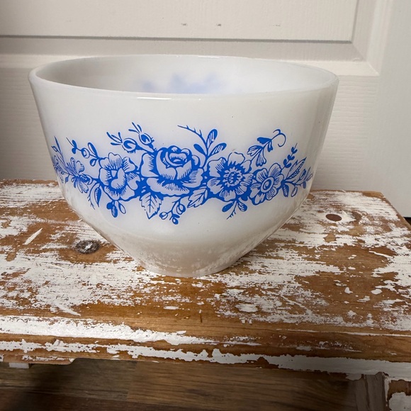 federal glass Other - Vintage Federal Glass Serving Bowl-White Milk Glass With Blue Flowers